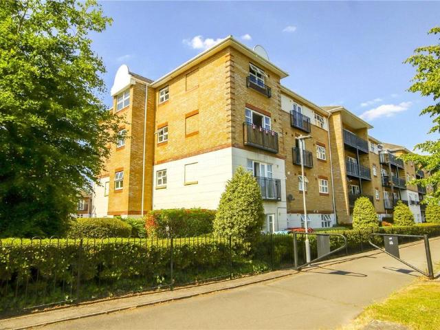 Flat for sale in Easthampstead, Bracknell