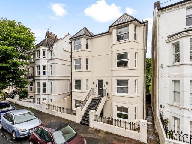 Flat for sale in Brunswick