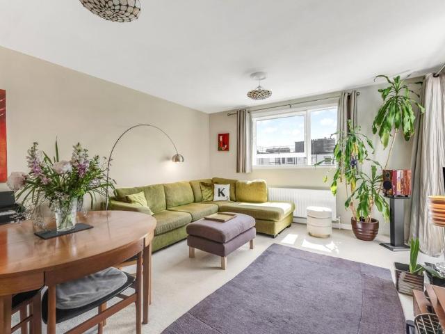 Flat for sale in St. John's Wood, Greater London