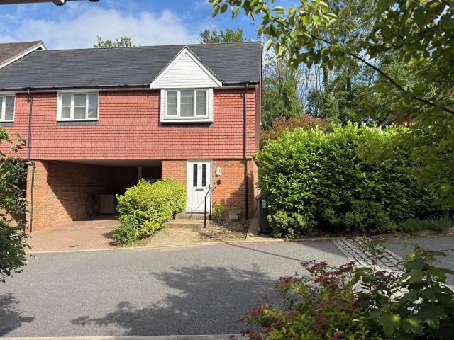 Flat for sale in Perryfields, West Sussex