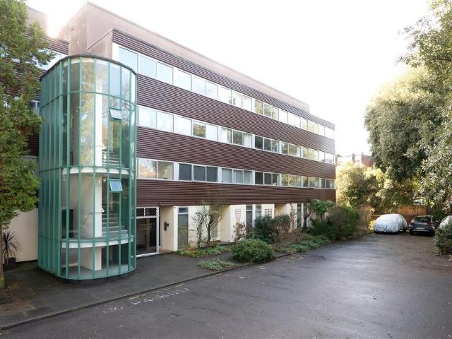 Flat for sale in Southfields, Greater London