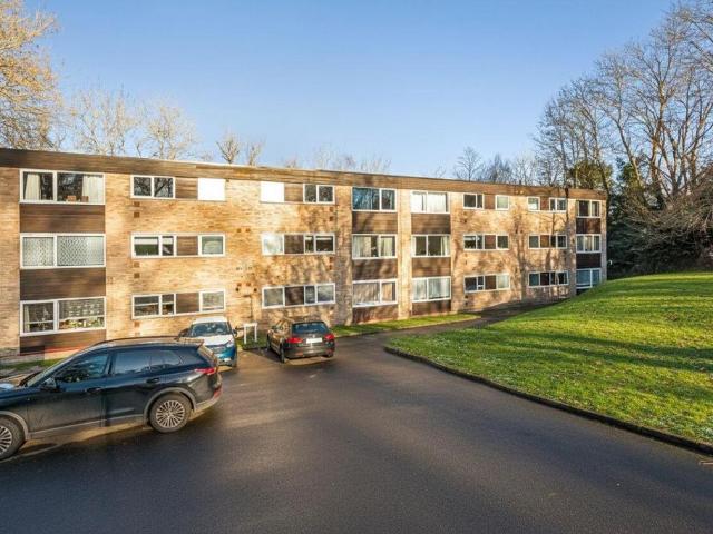 Flat for sale in London Borough of Croydon, Kenley