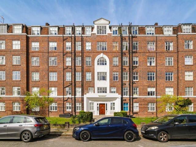Flat for sale in London Borough of Hounslow, Strand