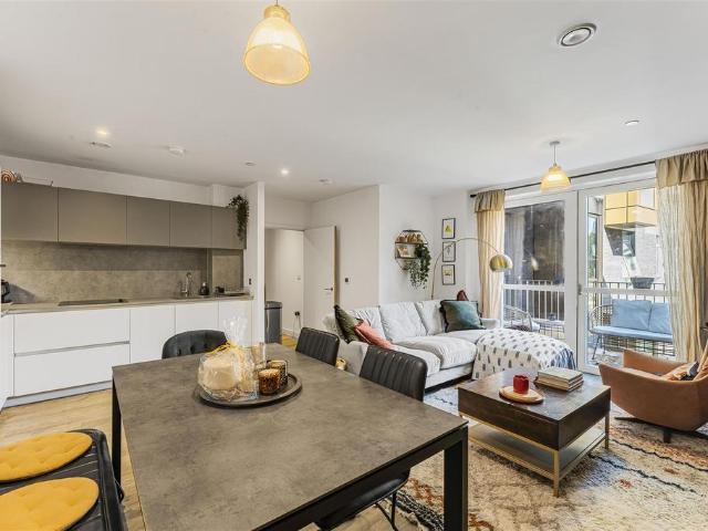 Flat for sale in Leyton, Greater London