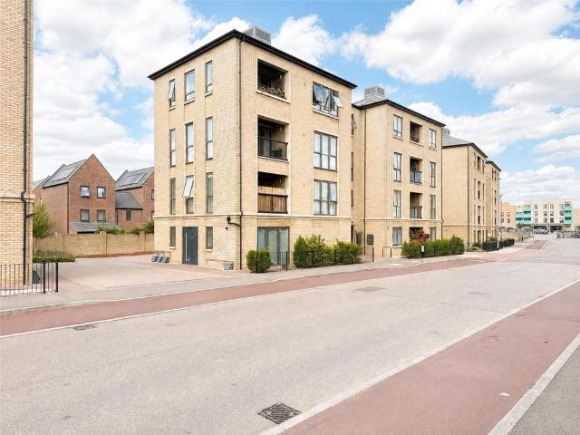 Flat for sale in Arbury, Cambridgeshire