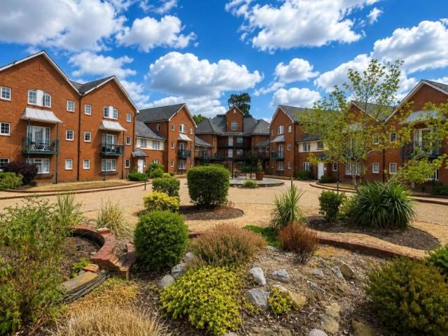 Flat for sale in Clewer Village, Windsor
