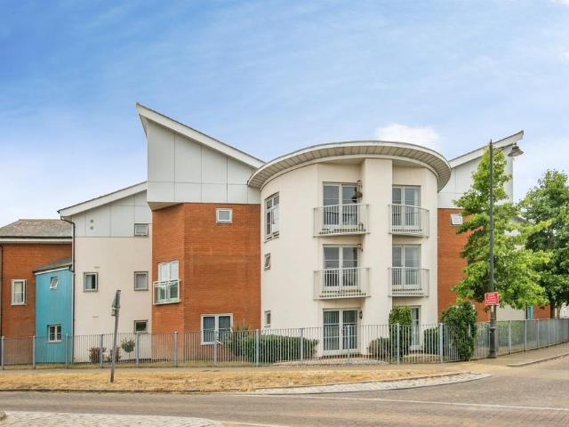 Flat for sale in Ravenswood, Key Street