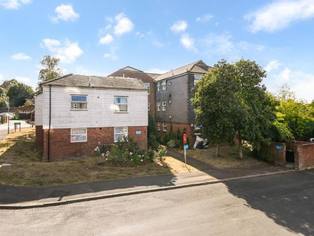 Flat for sale in Tenterden, Ashford