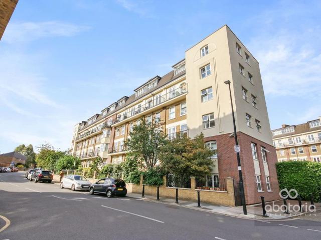 Flat for sale in St. George in the East, Greater London