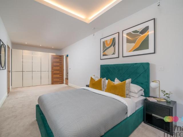 Flat for sale in Muswell Hill, Greater London