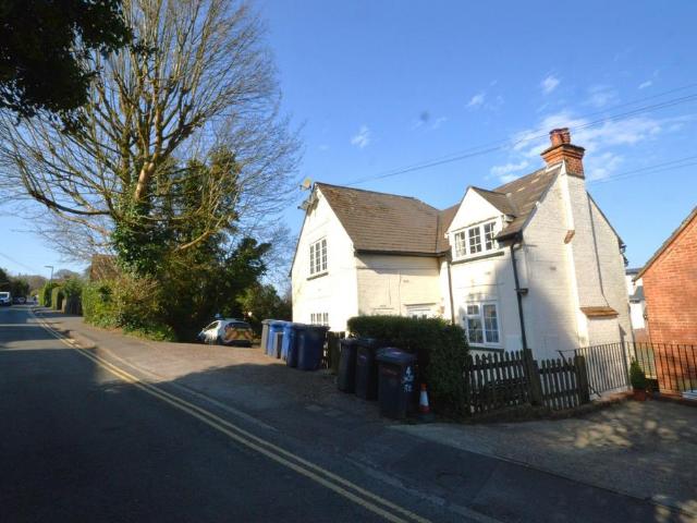 Flat for sale in Camelsdale, Waverley