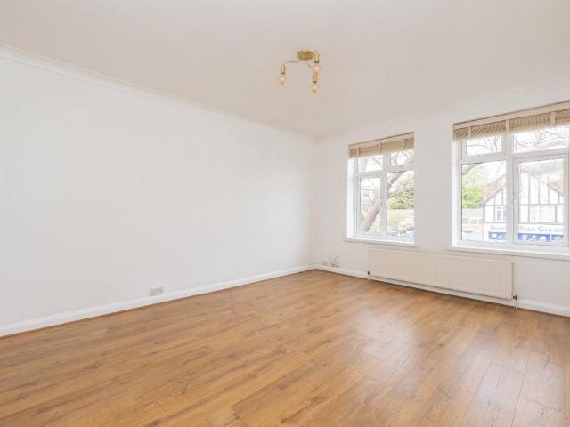 Flat for sale in Carshalton Beeches, Greater London