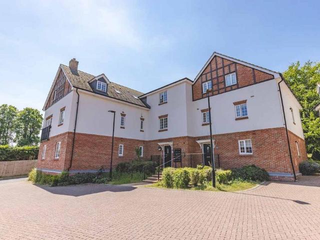 Flat for sale in Chalfont St. Peter, Denham