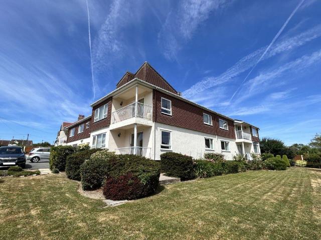 Flat for sale in Conwy, Wales