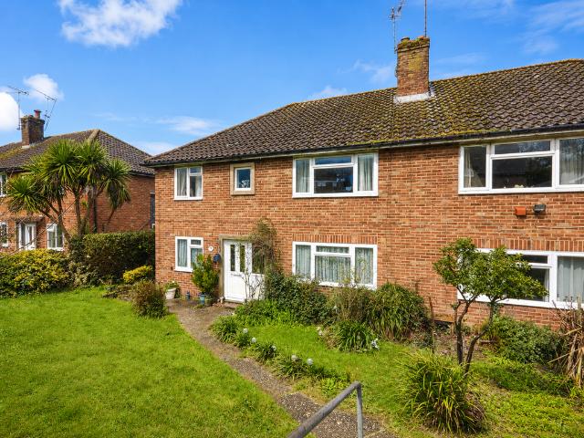 Flat for sale in Arundel, Clapham