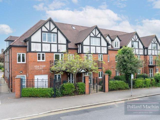 Flat for sale in Sanderstead, Sanderstead