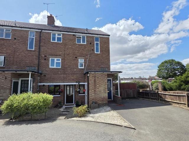 Flat for sale in Alderminster, Warwickshire