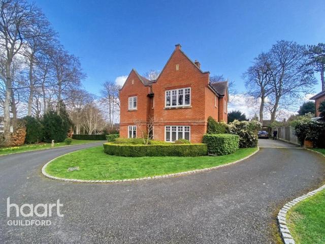 Flat for sale in Westborough, Surrey