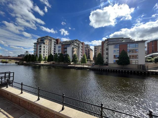 Flat for sale in West Yorkshire