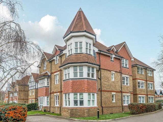 Flat for sale in London Borough of Lewisham, Greater London