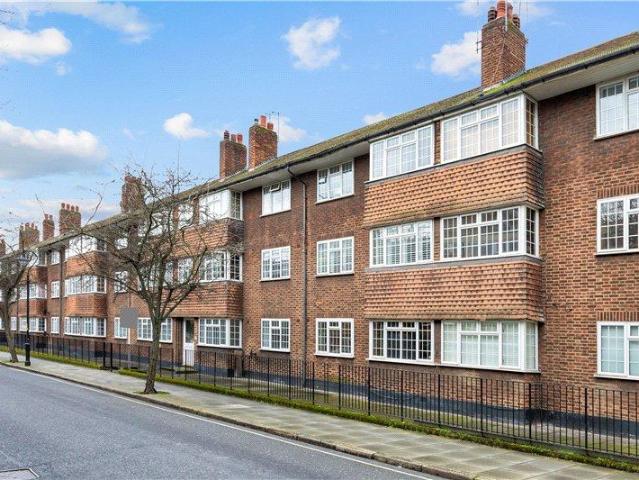 Flat for sale in London Borough of Southwark, Greater London