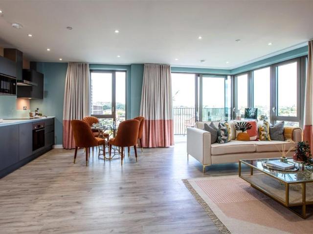 Flat for sale in London Borough of Ealing, Greater London