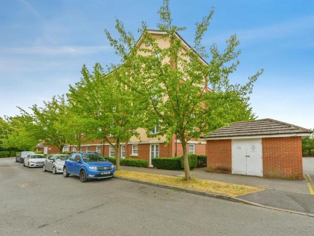 Flat for sale in Fretherne, Hertfordshire