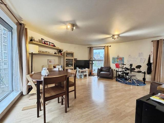 Flat for sale in Bromley-by-Bow, Greater London