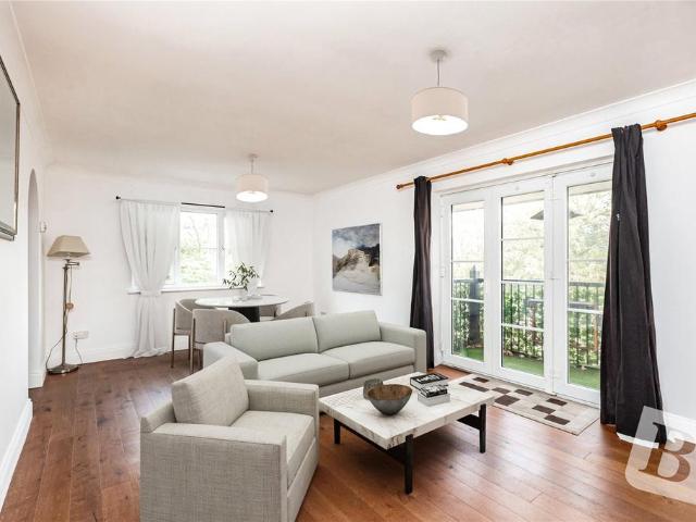 Flat for sale in Rush Green, Greater London