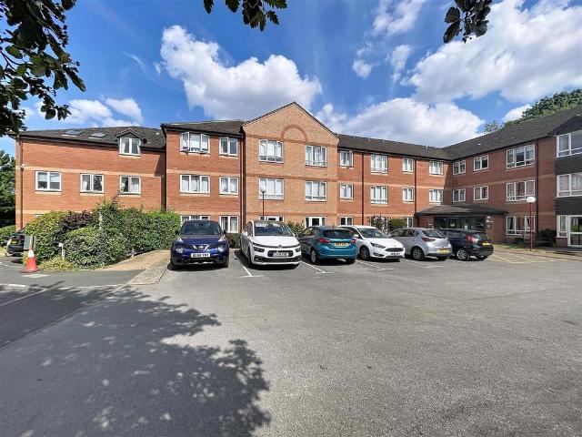 Flat for sale in Green Close, Warwickshire