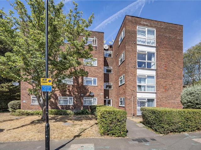 Flat for sale in Isleworth, Greater London