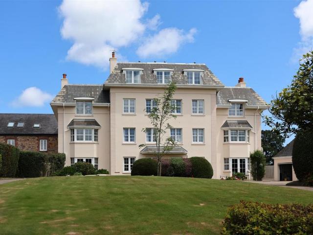 Flat for sale in Cornwall