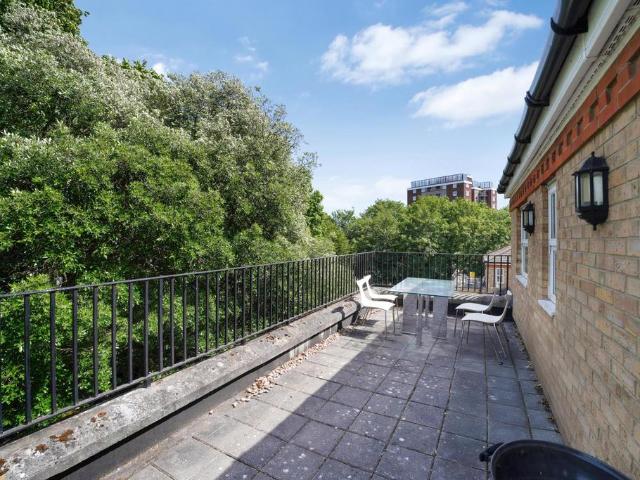 Flat for sale in London Borough of Hounslow, Spring Grove