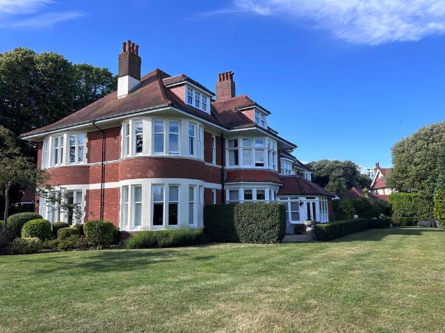 Flat for sale in West Cliff, Bournemouth