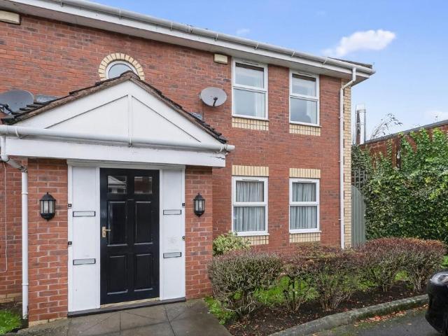 Flat for sale in Foss Islands, High Field