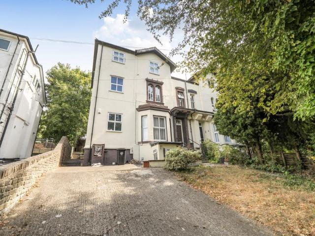 Flat for sale in Stone, Monks Orchard
