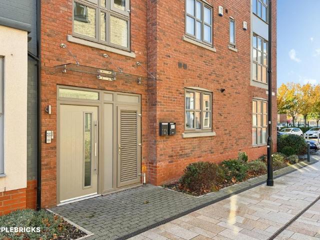 Flat for sale in Garrison Side, Hull