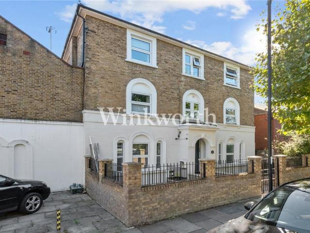 Flat for sale in New Southgate, Isle Of Man