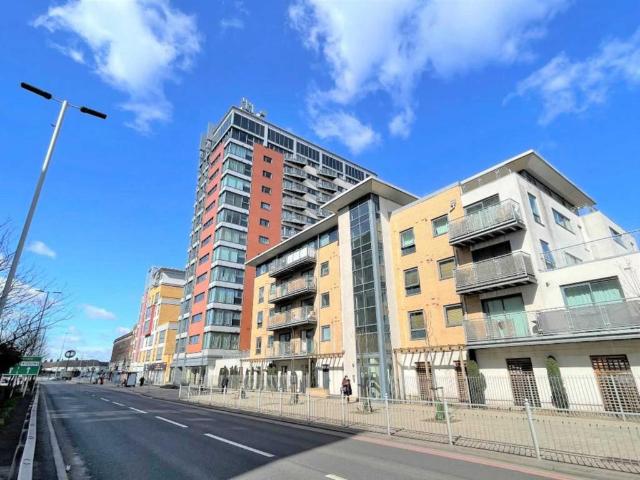 Flat for sale in Gants Hill, Greater London