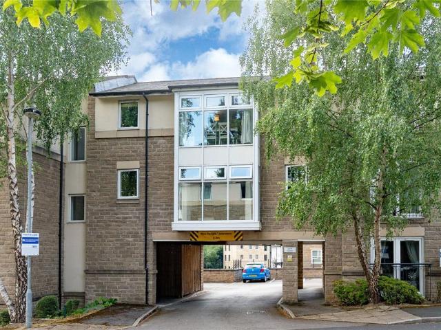 Flat for sale in Horsforth, West Yorkshire