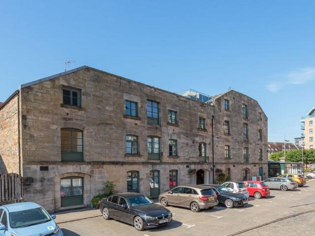 Flat for sale in North Leith, Leith