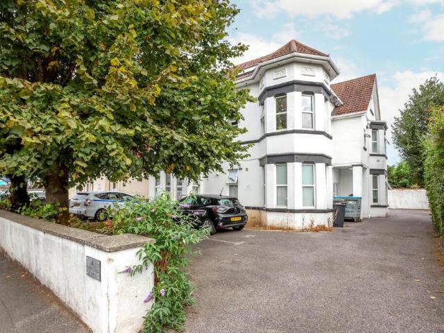 Flat for sale in Boscombe, Bournemouth