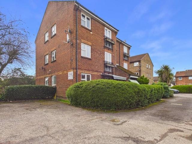 Flat for sale in Slough