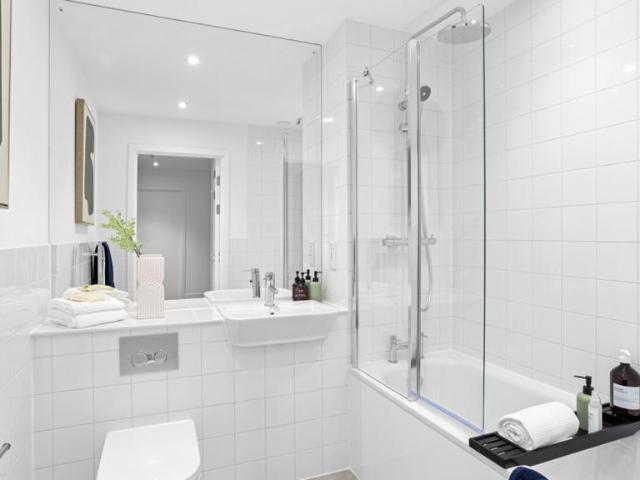 Flat for sale in Brent Cross, Greater London