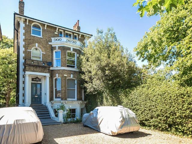 Flat for sale in London Borough of Lewisham, Blackheath