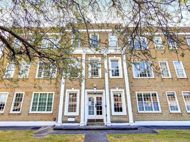 Flat for sale in Royal Borough of Greenwich, Greater London