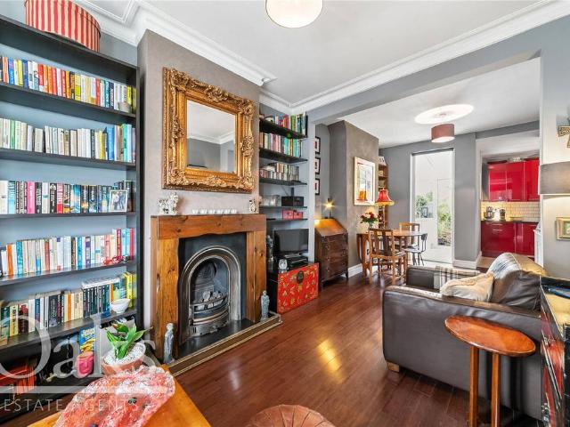 Flat for sale in London Borough of Croydon, Greater London