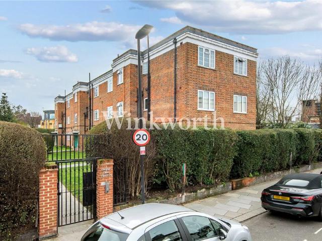 Flat for sale in Harringay, Greater London