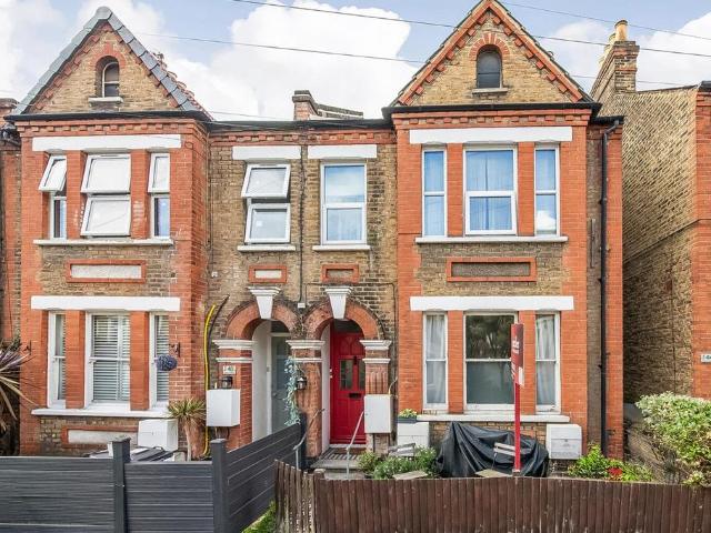 Flat for sale in West Norwood, Greater London