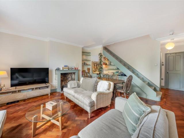 Flat for sale in Bayswater, Greater London